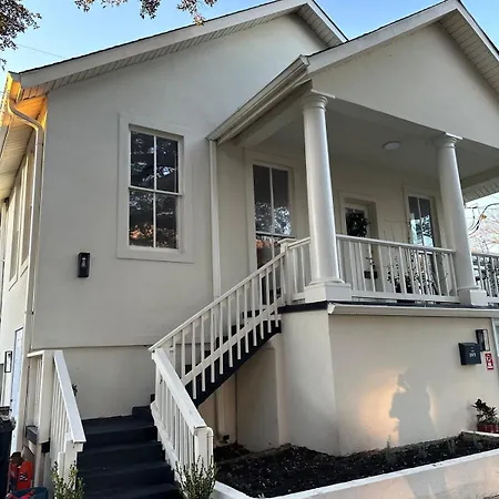 New Orleans Cottage 2 Bed 1 Bath Carseat Included